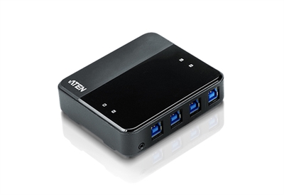 Aten US434-AT El ATEN US434 es un dispositivo para compartir periféricos con 4 puertos USB 3.2 Gen1 que permite a los usuarios compartir cuatro dispositivos USB entre 4 ordenadores distintos. El US434 es compatible con la tecnología USB 3.2 Gen1, capaz de alcanzar velocidades de datos de hasta 5 Gbps, y es compatible de forma regresiva con dispositivos USB 2.0 y USB 1.1. Es perfecto para dispositivos con un ancho de banda elevado, como las bases USB y las cámaras de alta definición.1x Switch con 4 x 4 puertos USB 3.2 Gen1 para compartir periféricos2x LIN6-11C1-E11G cables USB 3.2 Gen1 de Tipo B a Tipo A (1,2m)2x LIN6-11C1-E12G cables USB 3.2 Gen1 de Tipo B a Tipo A (1,8m)1x selector de puerto remoto1x manual de instrucciones