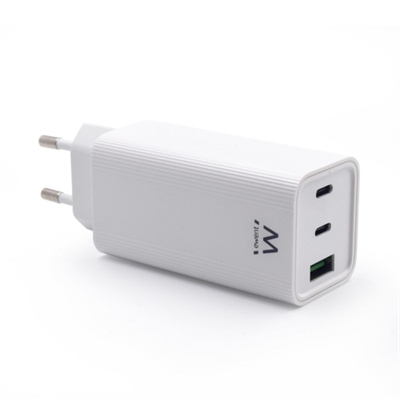 Ewent EW1323 Carga rápida para tres dispositivosRecarga tu Macbook y al mismo tiempo tu iPhone y AirPods con el cargador USB-C Ewent EW1323 de 3 puertos de 65W. Potente y compacto gracias a la tecnología GaN Fast. Aprovecha hasta 65W de potencia cuando utilizas un solo puerto USB-C. Gracias a su tamaño, 50% menos que el cargador original de 61W, se puede guardar en un bolsillo o bolso, lo que lo hace ideal para el hogar y durante los viajes.Tecnología GaN Rápido.El cargador USB-C EW1323 integra la tecnología GaN para proporcionar una carga de alta potencia, segura y eficaz y ultra compacta que no sobrecalienta ni sobrecarga el dispositivoTriplica la cargaIntegra la tecnología PD y QC 3. 0 para proporcionar una carga potente y rápida a todos los dispositivos del mercado. Recarga rápida para iPhone y Samsung. Carga tu iPhone 13 de 0 a 50% en 30 minutos y Samsung S21+ de 0 a 50% en 28 minutosIdeal para viajesRecarga tus dispositivos durante el viaje. El cargador Ewent EW1323 tiene un diseño compacto y ligero, lo que lo hace ideal para viajes de negocios o de ocio.