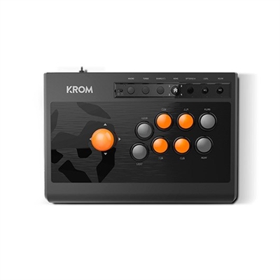 Krom NXKROMKMT Experimenta las clásicas sesiones de lucha en las populares máquinas de los recreativos gracias a Krom Kumite, el mando arcade de Krom concebido para revivir de la manera más fiel las célebres partidas de fighting con la máxima precisión y rendimiento. Se trata de un joystick optimizado para juegos arcade y de lucha que te ofrece múltiples opciones para dar rienda suelta a tu técnica de combate.Conjuga pasado, presente y futuroSumérgete en una experiencia arcade con este mando multiplataforma que aúna la sencillez y robustez de las máquinas recreativas con el rendimiento y tecnología vanguardista.Krom Kumite iguala el diseño convencional propio de las máquinas arcade, con una distribución similar de palanca y botones mecánicos dispuestos estratégicamente en una estructura ultra resistente para que puedas recrear la fuerza y los sonidos propios de las partidas de los 90''s.Un clásico excelentemente optimizadoKrom Kumite cuenta con un joystick de alto rendimiento y 8 botones principales de acción con una alta capacidad de respuesta para que nada se interponga entre tu táctica y la pantalla.Dispone de modos D-Pad o X/Y input que podrás seleccionar directamente en cada juego dependiendo de las necesidades del momento o de tu gusto personal a la hora de derrotar a tus oponentes y, para que no falles ningún combo durante la partida, podrás guardar hasta 2 combinaciones diferentes gracias a sus Macros.Además, para que tengas el mayor rendimiento en el juego, Krom Kumite incluye la función turbo que podrás seleccionar on the fly de manera rápida y fácil cuando creas conveniente sin que pierdas la concentración en el juego.Estabilidad y resistenciaKumite está preparado para largas sesiones de juego gracias a su estructura férrea y ergonómica, pensada para ofrecer al usuario el mejor confort y la mayor estabilidad durante el juego. Cuenta con pies de goma antideslizantes que le otorgan consistencia y firmeza en cualquier tipo de superficie.Además, Kumite está fabricado con materiales sólidos, lo que te garantiza alta resistencia al paso del tiempo y, por lo tanto, una gran durabilidad.Krom Kumite es compatible con PC, PS3, PS4 o XBOX One. Solo enchúfalo y prepárate para ganar.