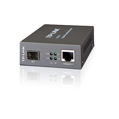Tp-Link MC220L - Cumple las normas IEEE 802.3ab e IEEE 802.3z- Puerto FX con intercambio en caliente- Aumenta el alcance de la fibra óptica hasta 0.55km con fibra multimodo y 10km con fibra monomodoEl MC220L es un convertidor multimedia diseñado para convertir fibra 1000BASE-SX/LX/LH a cable 1000Base-T o viceversa.Diseñado conforme a la norma IEEE802.3ab 1000Base-T y la IEEE802.3z 1000Base-SX/LX/LH, el MC220L se utiliza con fibra óptica multimodo / monomodo utilizando el conector SC.El MC220L soporta láser de onda corta (SX) a una tasa de transferencia de velocidad completa de cable.Funciona a 850nm tanto en transferencia como en recepción de datos con fibra multimodo y a 1310nm tanto en transferencia como en recepción de datos con fibra monomodo.Otras características de este módulo son la posibilidad de uso como dispositivo independiente (sin necesidad de bastidor) o con el bastidor del sistema de 19” de TP-LINK’s, Auto MDI/MDI-X para el puerto TX y LEDs de estado en el panel frontal.El MC220L transmite mediante fibra óptica multimodo aumentando la distancia de la fibra hasta 0,55 kilómetros y 10 kilómetros con fibra monomodo..