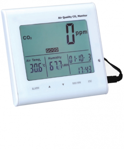 Varios ST802 Nuestros medidores de la calidad del aire interior, pueden medir a la vez, los niveles de Dióxido deCarbono (CO 2 la Temperatura ºC y la Humedad Relativa HR) Equipos de alta fiabilidad yprecisos, dotados de un detector NDIR (tecnología IR no dispersiva), compactos y de fácil manejo, enformatos de sobre mesa o portátil, disponen de alarmas cuando se alcanza un nivel establecidoControle los niveles de CO 2 en escuelas, oficinas, invernaderos, fábricas, hoteles, hospitales,transporte, etc con total garantía.-Gran display LCD múltiple-Sensor sin mantenimiento de CO2 con tecnología NDIR (Infrarroja no dispersiva)-Margen de medición Dióxido de Carbono (CO2): De 0 ppm a 9999 ppm CO2-Resolución 1 ppm-Precisión básica Dióxido de Carbono (CO2): ± 75 ppm o 5% de la lectura-Margen de medición Temperatura: De 5 ºC a 50 ºC (23 ºF a 122 ºF-Resolución 0.1 ºC ºF-Precisión básica temperatura: ± 1 ºC-Margen de medición Humedad Relativa (%HR): De 0.1 % a 99.9 %-Resolución 0.1 %HR-Precisión básica Humedad Relativa (%HR): ± 5 %HR-Selección ºC / ºF -Alarma visual y sonora (ajustable por el usuario) -Muestra año, mes, día y hora -La calidad del aire de interior se muestra en pantalla con GOOD (buena) (de 0 a 800 ppm), NORMAL (normal) (de 800 a 1200 ppm) o POOR (mala) (superior a 1200 -MAX y MIN de CO2 -Indicación de robre rango “ OL -Alimentación 6 VDC mediante adaptador de red incluido