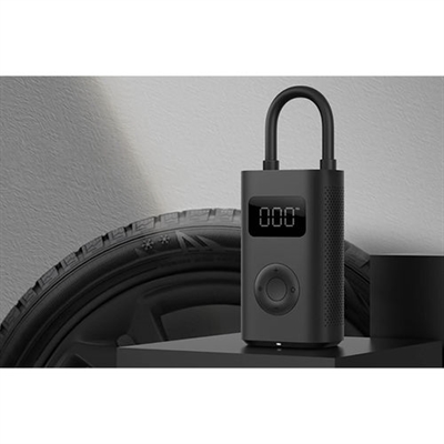 Xiaomi BHR5277GL Caracteristicas técnicas	Tipo de dispositivo: Bomba de aireAjustable: SíEquipo	Tipo de batería	Ion de litioCaract. especiales	EléctricoCaracterísticas generales	Color (por fabricante): NegroAnchura	7.1 cmProfundidad	4.53 cmAltura	12.4 cmPeso (según el fabricante)	480 gPeso	0.5 kgContenido	Bomba de aire, grifo de aire americano, adaptador de grifo de aire francés y aguja inflableCapacidad de carga: - 41 balones de fútbol - 8 Llantas de bicicleta - 6 Llantas de motocicleta - 5 Neumáticos de coche*Cuando está completamente cargado, el dispositivo puede inflar aproximadamente dos neumáticos R16 de 205/55 a 2,5 bares de presión desde 0 bares.*Cuando está completamente cargado, el dispositivo puede inflar aproximadamente ocho neumáticos R16 de 205/55 a 2,5 bares de presión desde 2,0 bares. Cada neumático tarda aproximadamente 2 min y 38 s en inflarse.*El artículo inflado es una horquilla delantera de alta presión para una bicicleta de montaña. Artículo inflado de 0 a 150 psi en aproximadamente 20 s.*El Xiaomi Portable Electric Air Compressor 1S tiene una precisión de ±2 psi. La precisión del minicompresor eléctrico de aire portátil Xiaomi 1S se ha mejorado a ±1 psi.*El peso aproximado de 480 g del minicompresor eléctrico de aire portátil Xiaomi 1S se refiere al peso del propio dispositivo, sin incluir el adaptador de válvula Presta, el adaptador de válvula de aguja y el estuche.*El Xiaomi Portable Electric Air Compressor 1S no incluye el adaptador de corriente. Se debe comprar este artículo por separado.